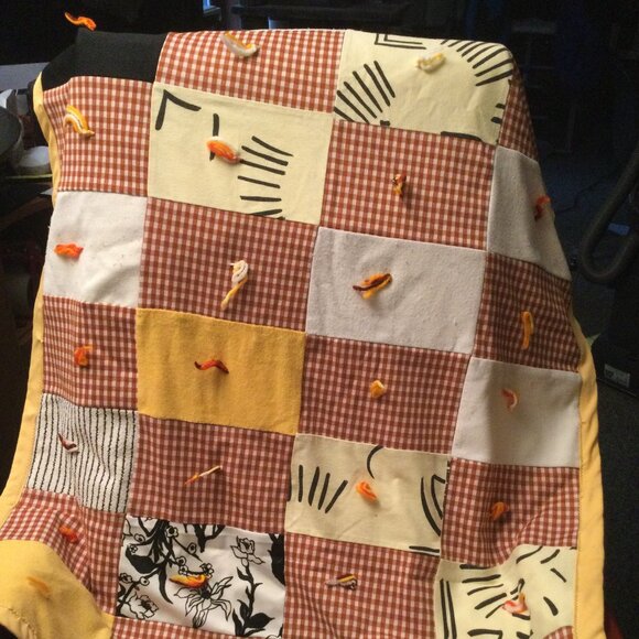 Quilt 46” x 38” handmade vintage quilt - Picture 1 of 10